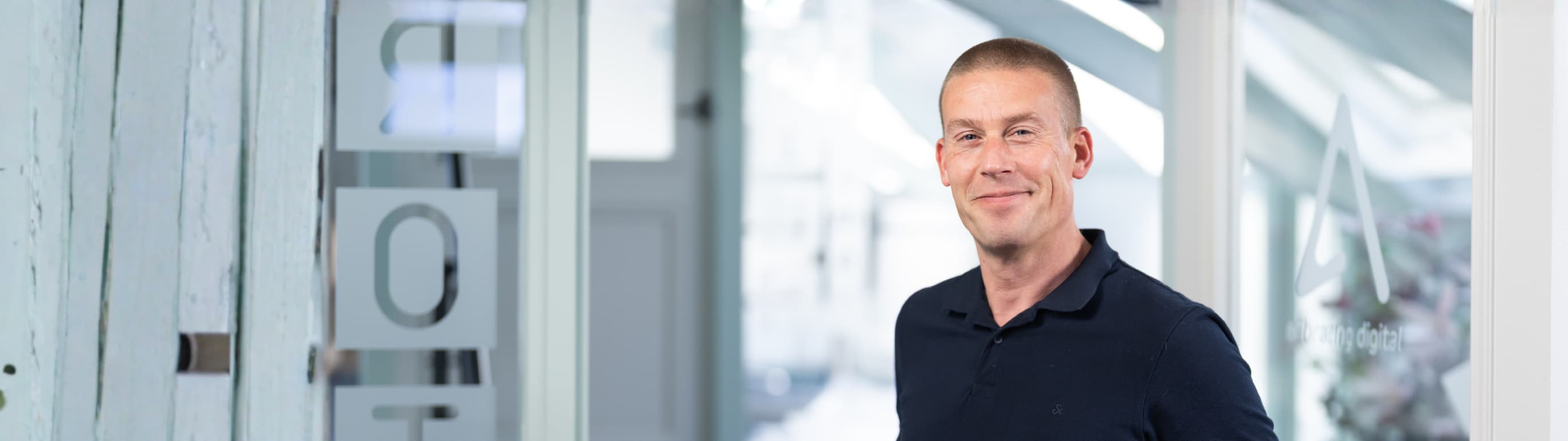 Een foto van Roel Kuik, Digital Expience Specialist en Kentico Marketing MVP bij Aviva Solutions.